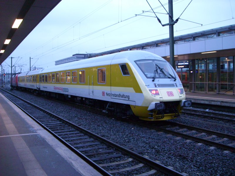 Dieser ehemalige InterCity-Steuerwagen stand am 06.02.2007 im Hannover Hbf. Zugpferd ist die 120 502-0.