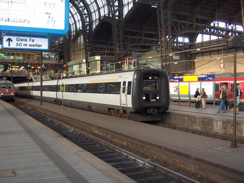 Dieser IC 3 der DSB bringt mich in wenigen minuten von Hamburg Hbf nach Puttgarden. Endlich Urlaub!!!!!!
10.10.2005