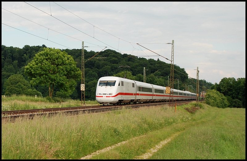 Dieser ICE-1 war am 14.Juni 2008 nach Berlin Ostbahnhof unterwegs. Aufgenommen bei Halzhausen.