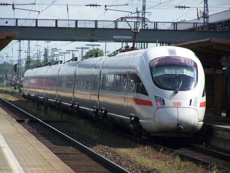 Dieser ICE-T fuhr am 27.05.07 von Berlin Hbf nach Mnchen Hbf, hier im Bahnhof Ingolstadt.