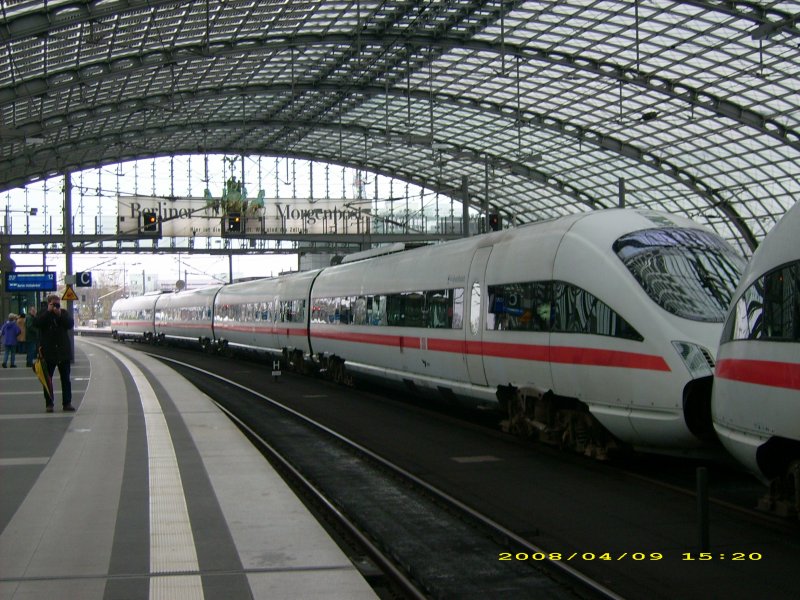 Dieser ICE-TD bildete am 09.04.08 die Spitze des im Berliner Hauptbahnhof eingefahrenen ICE.
