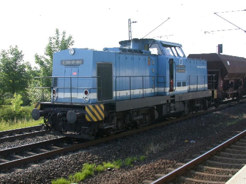 Dieser private Gterzug war am Pfingstmontag mit 2 Loks V-100 unterwegs - Kln-Stammheim.