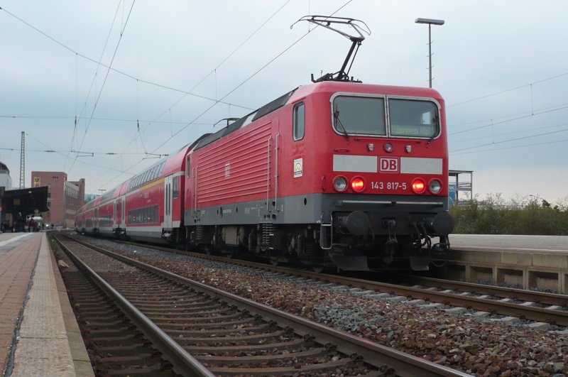 Dieser RE aus Stuttgart kommend hat hier vor dem Endbahnhof Tbingen sein letzter Halt. (30.04.09)