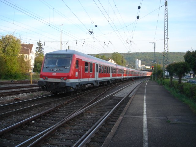 Dieser Regional Express fuhr am 21.04.07 nach Stuttgart HBF. Hier bei der Ausfahrt von Aalen Hbf. Aufgenommen am 21.04.07
