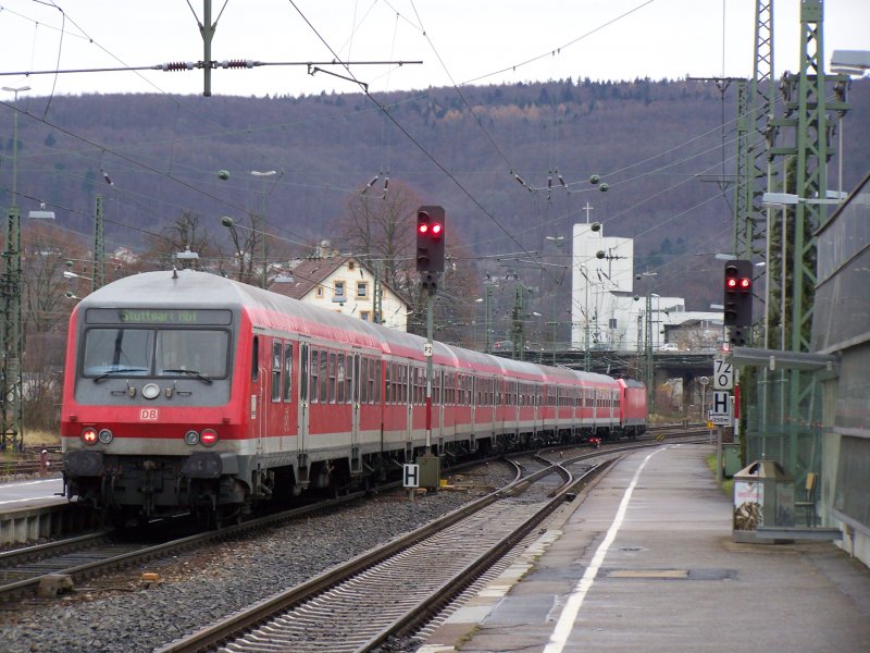 Dieser RegionalExpress fuhr am 1.Dezember 2007 von Aalen nach Stuttgart Hbf. Hier bei der Ausfahrt aus Aalen.