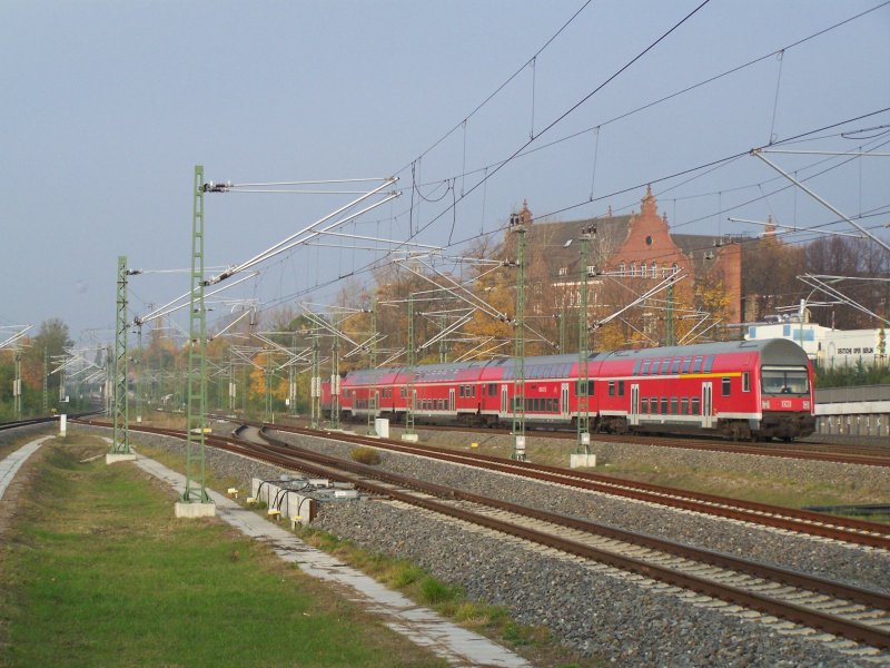 Dieser Regionalzug fuhr am 28.Oktober 2007 aus dem Bahnhof Berlin-Sdkreuz aus.