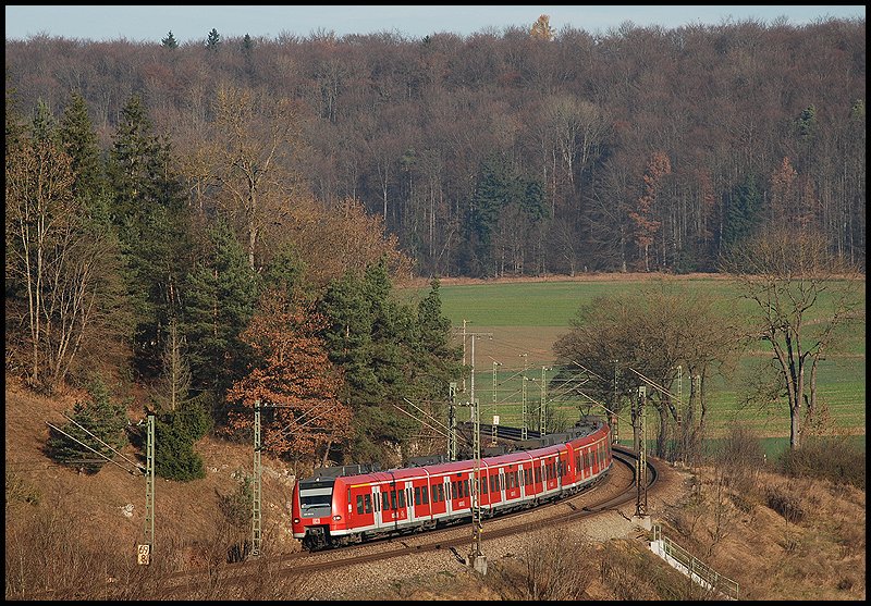 Dieser RegionalZug legt sich am 15.November 2008 bei Urspring in die Kurve. Ziel des Zuges war Ulm Hbf.