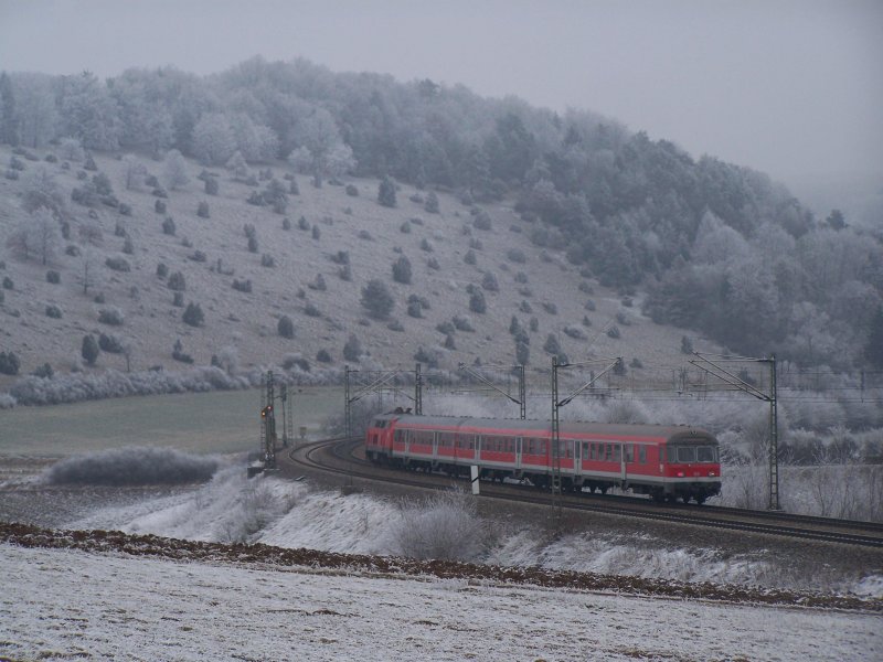 Dieser Regionalzug wurde am 27.Dezember 2007 von der 218 161 nach Ulm Hbf gezogen. Hier zwischen Lonsee und Urspring.