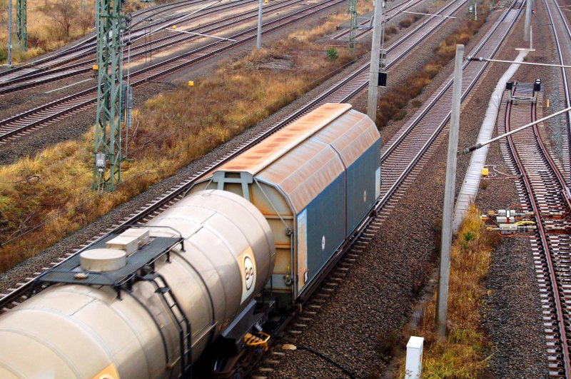Dieser Schiebewandwagen hing am Zugschluss von 152 059. Fotografiert in Bitterfeld am 04.12.08. Ist das ein DB-Wagen???