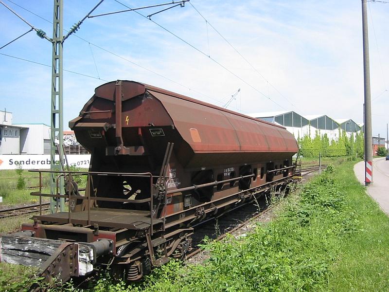 Dieser Sch�ttg�terwagen Tadgs stand am 27.05.2005 auf einem Abstellgleis im Bereich des Karlsruher Rheinhafens.