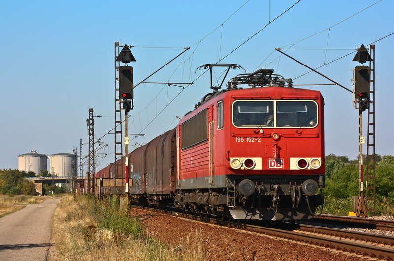 Dieser starke Sechsachser zog am heien Sommernachmittag des 24.08.09 seinen Gterzug richtung Sden. Die Einstze der Baureihe 155 rund um Karlsruhe werden immer seltener.