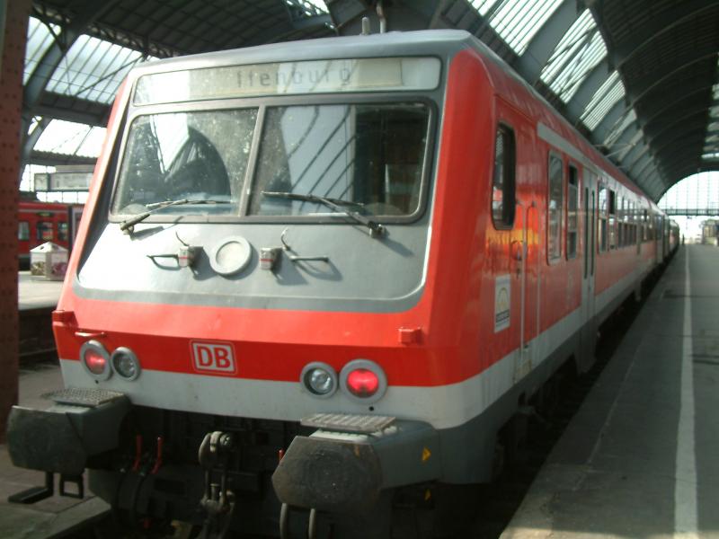 Dieser Steuerwagen und ein weiterer Wagen im RE 31009 nach Offenburg waren bereits mit neuen Tren ausgestattet.