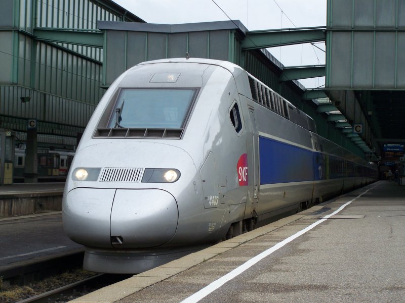 Dieser TGV stand am 27.06.07 im Bahnhof Stuttgart Hbf, er kam zuvor aus Strabourg. Nun wird er in die Abstellgruppe fahren. 