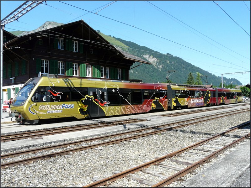 Dieser Triebzug der MOB ist soeben in Lenk im Simmental angekommen und wird etwas spter wieder nach Zweisimmen zurckkehren. Zur Zeit wird geprft, ob die schne Meterspurstrecke Zweisimmen-Lenk i. S. auf Grund von Unwirtschaftlichkeit stillgelegt und durch Busbedienung ersetzt werden soll. 31.07.08 (Jeanny)