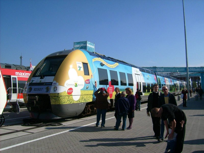 Dieser Triebzug der SNCF war am 28.09.08 auf der Innotrans zu sehen.