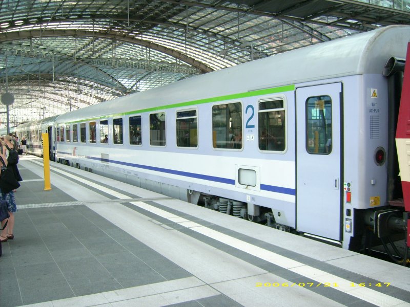 Dieser Wagen war am 21.07.06 direkt hinter der Zuglok eingereiht. Fotografiert am Berliner Hbf.
