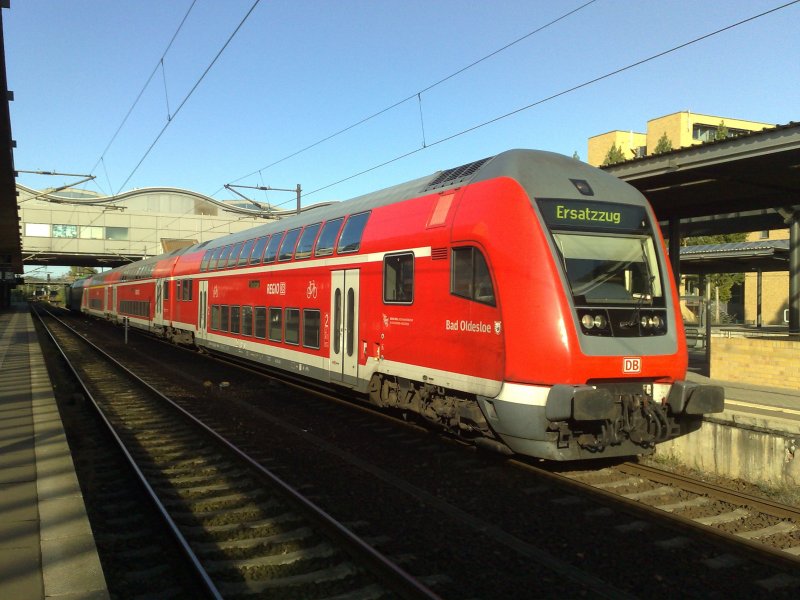 Dieser Zug ist ein Ersatzzug fr die Berliner S-Bahn im Bahnhof Potsdam Hbf Gleis 1 und steht zur Abfahrt bereit. 05.10.2009