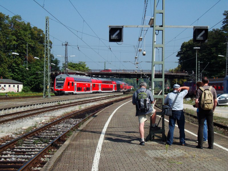 Dieser Zug scheint bei den angereisten Fotografen kaum Aufmerksamkeit zu erregen... Lindau, 30.08.2008