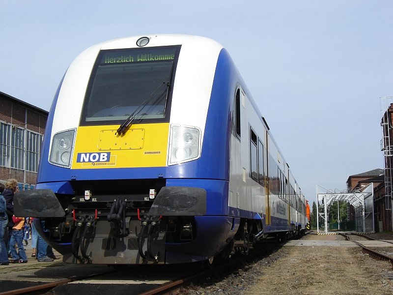 Dieser  Zug  wurde von der V60.6 der hvle gezogen/geschoben. 
MARSCHBAHN STWG 70 00 80-75 012 der NOB beim Tag der offenen Tr von BOMBARDIER in Hennigsdorf (b. Berlin). 02.09.2006