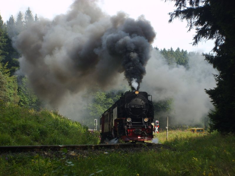 Dieser Zug zum Brocken ist so eben aus dem Bahnhof Drei Annen Hohne gestartet.
7.8.2007, 10:15