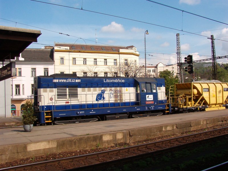 Dieses Bild Zeigt eine Lok der Baureihe 740 der Tschechischen Bahn Gesellschaft Chaldek & Tintra im Tschechischen Bahnhof Usti nad Labem. Sie Zieht / zog einen Schotterzug. Diese Bild wurde bei einer Exkursion in unser schnes nachbar Land Tschechien im Jahr 2005 gemacht. 