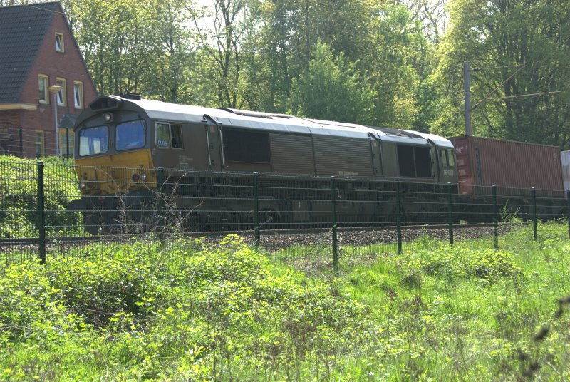 Dieses Foto einer Class 66 (DE6307)entstand in der N�he von Venlo (NL)
