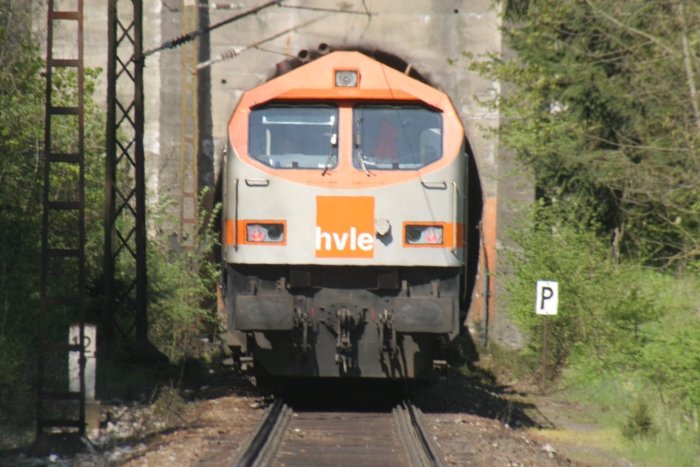 Dieses Foto ist noch gelungen. Ein Foto, wo sich die Maschine auf dem Kreuztalviadukt befindet, ist durch das Hizeflimmern vom W�rmestau im Tunnel verschwommen. Neuwerk, 08.05.2008