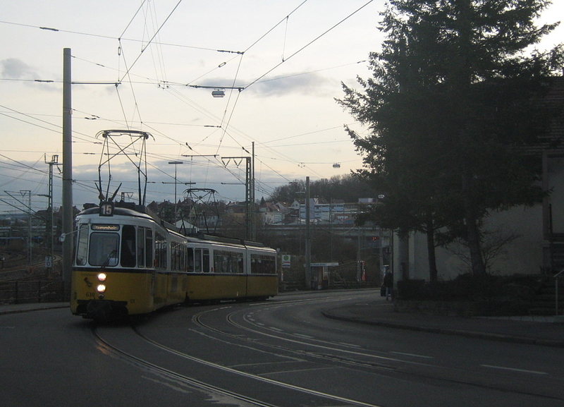 Dieses GT4 gespann fhrt nhe der Haltestelle Zahn Nopper Strae richtung Stammheim. Aufgenommmen am 08.12.07