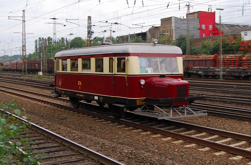 Dieses kleine Schweineschn�uzchen flitzte am 28.09.2007 um 13:10 durch Hagen-Vorhalle. Es kam aus Bochum-Dahlhausen (Eisenbahnmuseum)und fuhr zum Hauptbahnhof Hagen. Habe es so gerade noch erwischt.