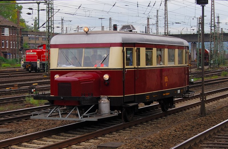 Dieses kleine Schweineschn�uzchen flitzte am 28.09.2007 um 13:10 durch Hagen-Vorhalle. Es kam aus Bochum-Dahlhausen (Eisenbahnmuseum)und fuhr zum Hauptbahnhof Hagen. Habe es so gerade noch erwischt.