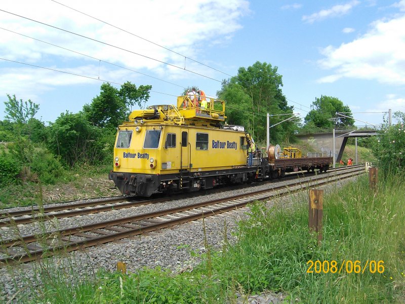Dieses Oberleitungsmontagefahrzeug der Firma Balfour Beatty Rail habe ich am 06.06.08 bei Oberleitungsarbeiten in der N�he von Reinfeld gesichtet.