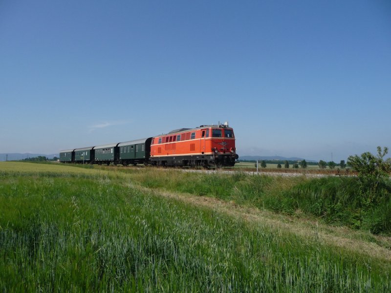 Dieses Wochenende fhrt die 2143.35 als Sonderzug zwischen Korneuburg und Ernstbrunn. Am Sonntag dem 21.06.09 habe ich sie kurz nach Stetten erwischt.