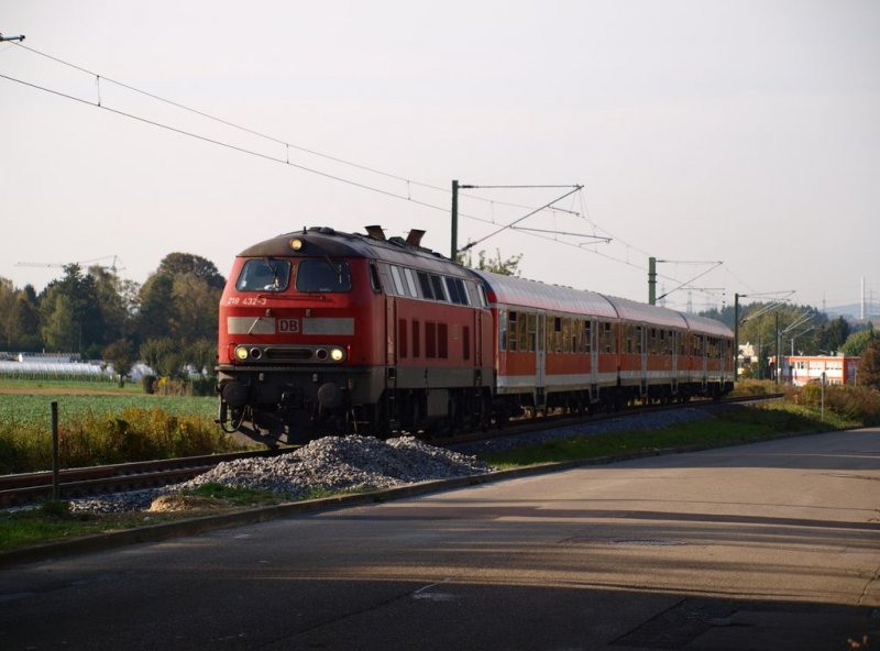 Diesmal konnte ich 218 432-3 mit ihrer RB 13971 zwischen Kirchheim/T-tlingen und Kirchheim/T aufnehmen. (28.09.2009)