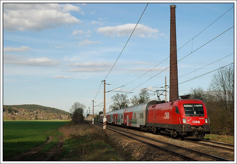 Diesmal lassen wir uns nicht ablenken ;-)  1116 181 „Hanspeter“ am 10.4.2008 mit dem R 2275 von Stockerau nach Payerbach-Reichenau kurz vor Gloggnitz.