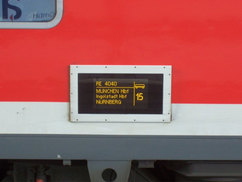 digitales zuglaufschild des mnchen - nrnberg - express.gesehen in mnchen hauptbahnhof 19.02.07