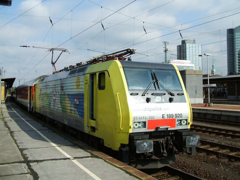 Dispo ES 64 F4 020 (E189 920) mit UEx 43327 nach Villach Ost,
auf Gleis 26 in Dortmund Hbf. Plan Abfahrt 15:34 Uhr,Ankunft in Villach Ost um 07:28 Uhr.(12.09.2007)