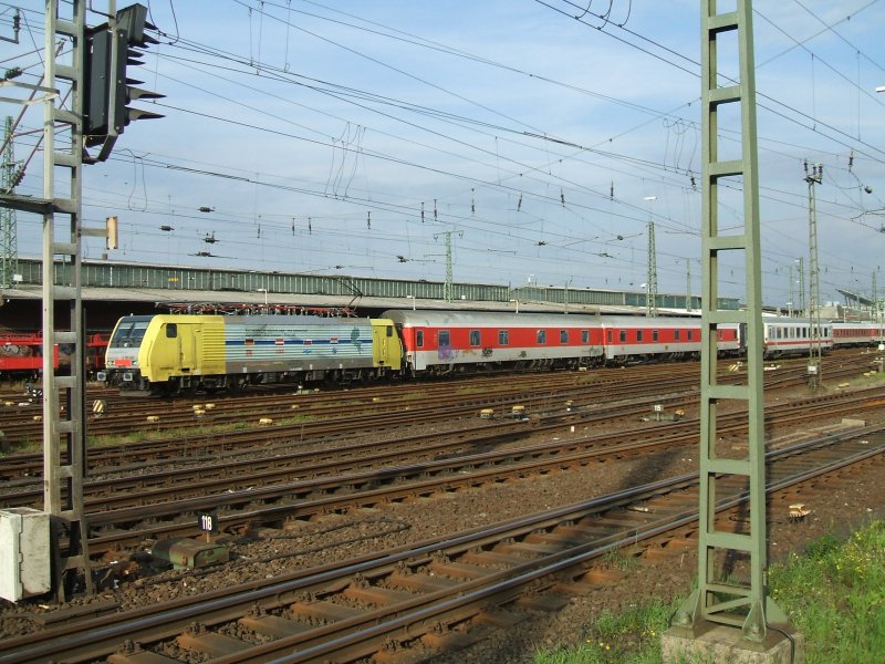 Dispo ES 64 F4 020 (E 189 920) verlsst mit DB Autozug mit 3 Mittelwagen den Dortmunder Hbf.(30.09.2007) 