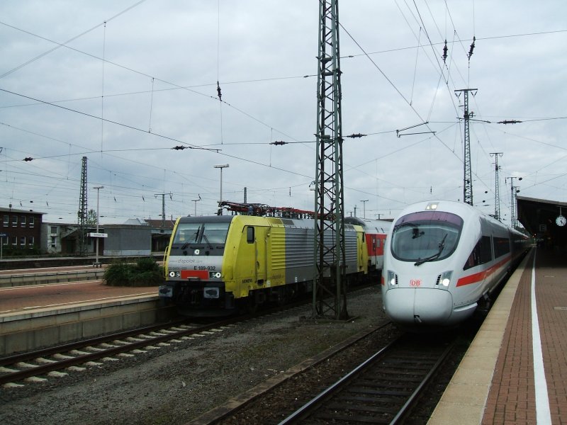 Dispo ES 64 F4-032 mit AZ 13311,UEx 43311 , rechts der ICE T
nach Kln im Dortmunder Hbf.(07.09.2007)