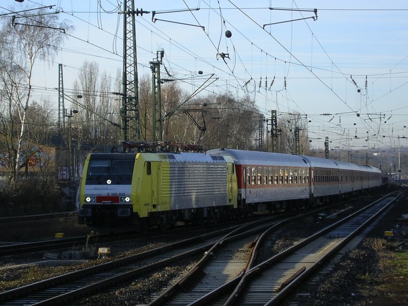 Dispo ES 64 F4 032(E 189 932) mit CNL 43314 aus Villach Hbf. ber Salzburg Hbf. bei der Abbiegung vor dem Bochumer Hbf.,auf 
das Gleis 6. (10.02.2008)