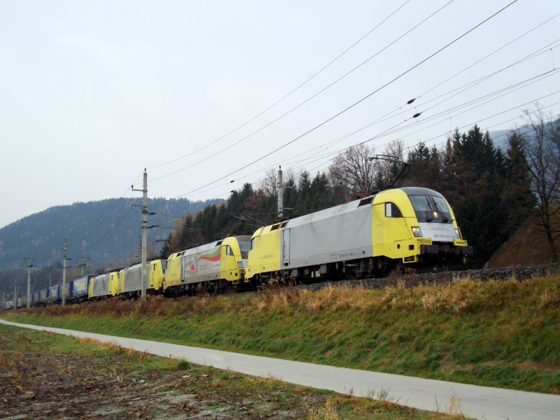 Dispolok-Viererpack an einem GZ mit zwei Taurus und zwei E 189 (die hinterste luft kalt mit) bei Terfens-Weer am 19.11.2008