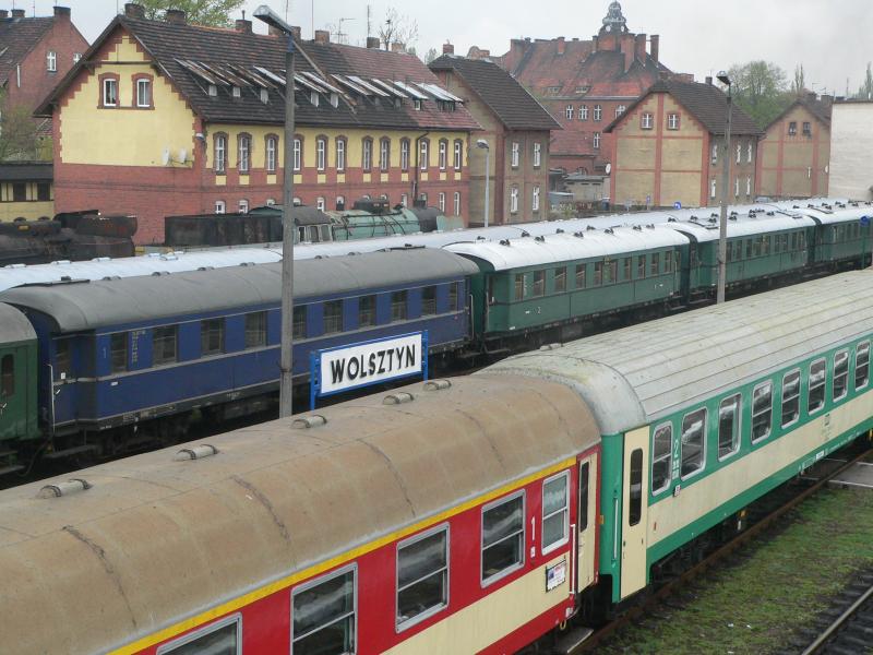 Diverse historische und aktuelle Wagen in Wolsztyn. 29.4.06
