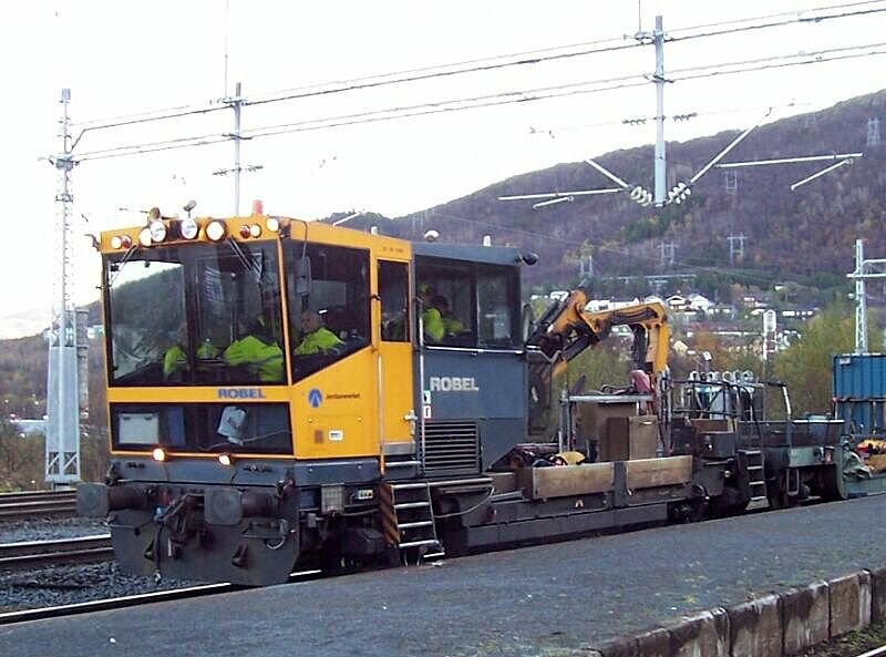  Diverses Baufahrzeug  (Diverse arbeidstog) von Jernbaneverkets am 08.10.2006 in Narvik.