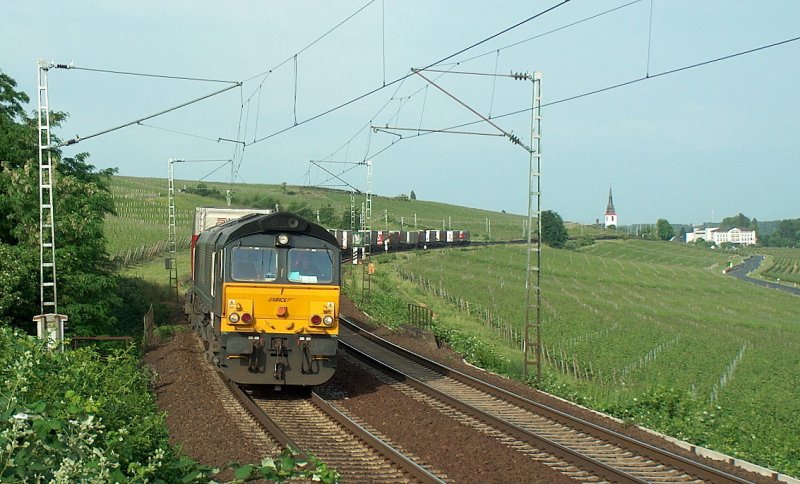 DLC DE 6305 (MRCE 653-09) mit dem DGS 41796 von Verona-Quadrante Europa (I) nach Genk (B), bei Hattenheim; 28.05.2008