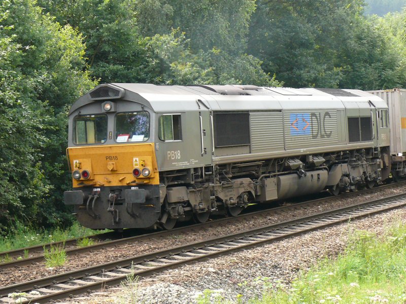 DLC PB18 zieht einen schweren Gterzug von Montzen kommend in Richtung Aachen-West. Aufgenommen am 26/07/2008 in Botzelaer/Gemmenich.
