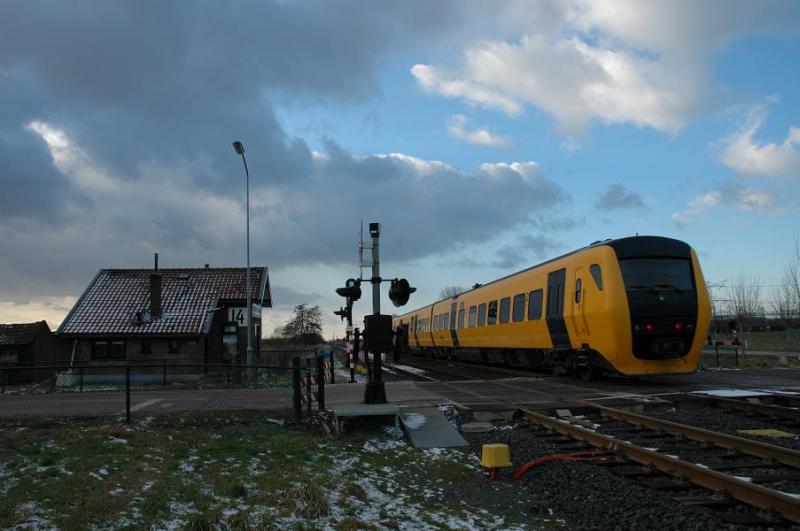 DM 90 Triebzug 3435 hat am 260105 eben Bahnhof HemmenDodewaard