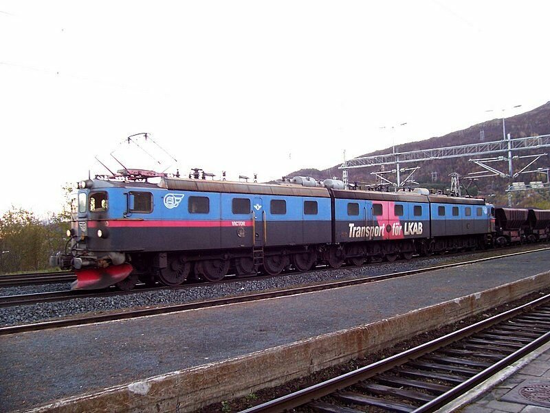 Dm3 1209/1234/1210  Victor  fhrt am 08.10.2006 mit beladenen Erzzug in Narvik ein.