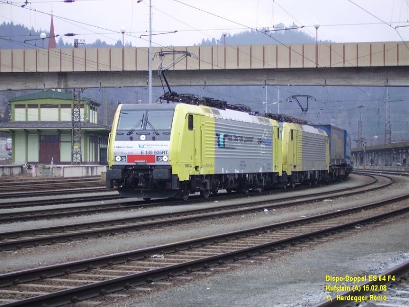 Doppel ES 64 F4 macht einen kurzen Zwischenhalt im Bahnhof Kufstein
15.02.08
