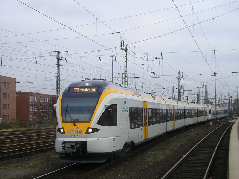 Doppel-Flirt der Eurobahn als RB 50 von M�nster(Westf),Einfahrt
in Dortmund Hbf.(18.10.2008)