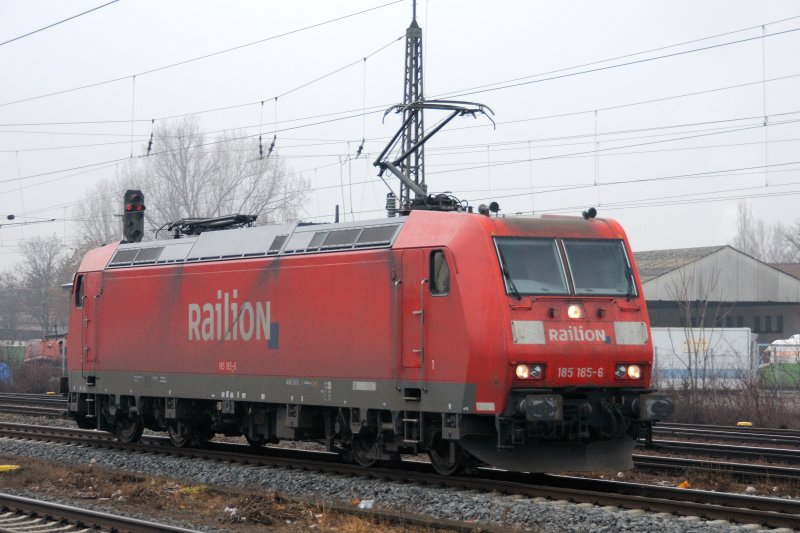 Doppel-Nr: 185 185-6 im Lokportrait in Ludwigshafen, BASF-Nordheide. (07.02.09).