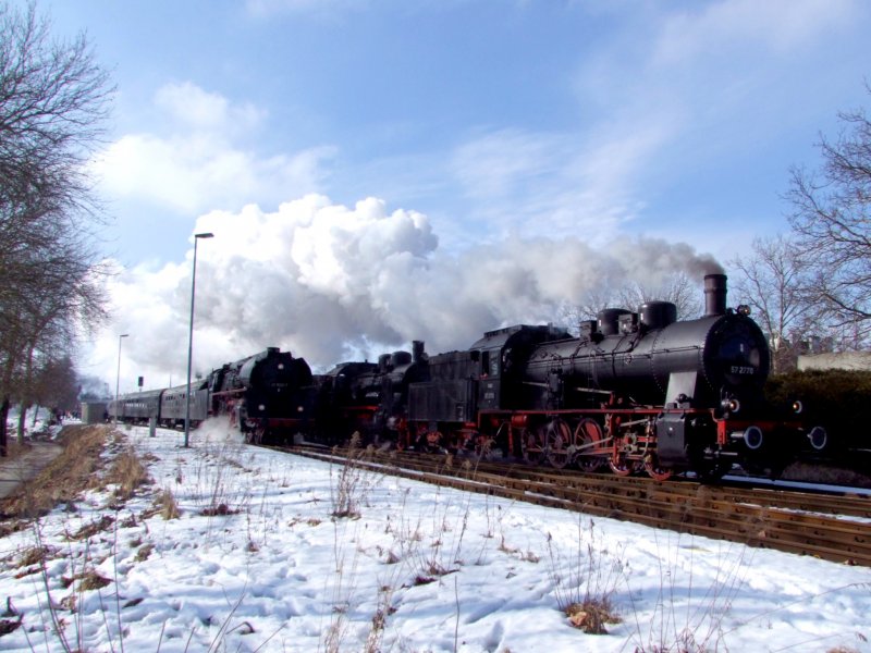  Doppelausfahrt  01 1533-7 sowie 57 2770u.6381301 anlsslich Hausruckdampf09 am Bhf. Ried i.I.; 090228